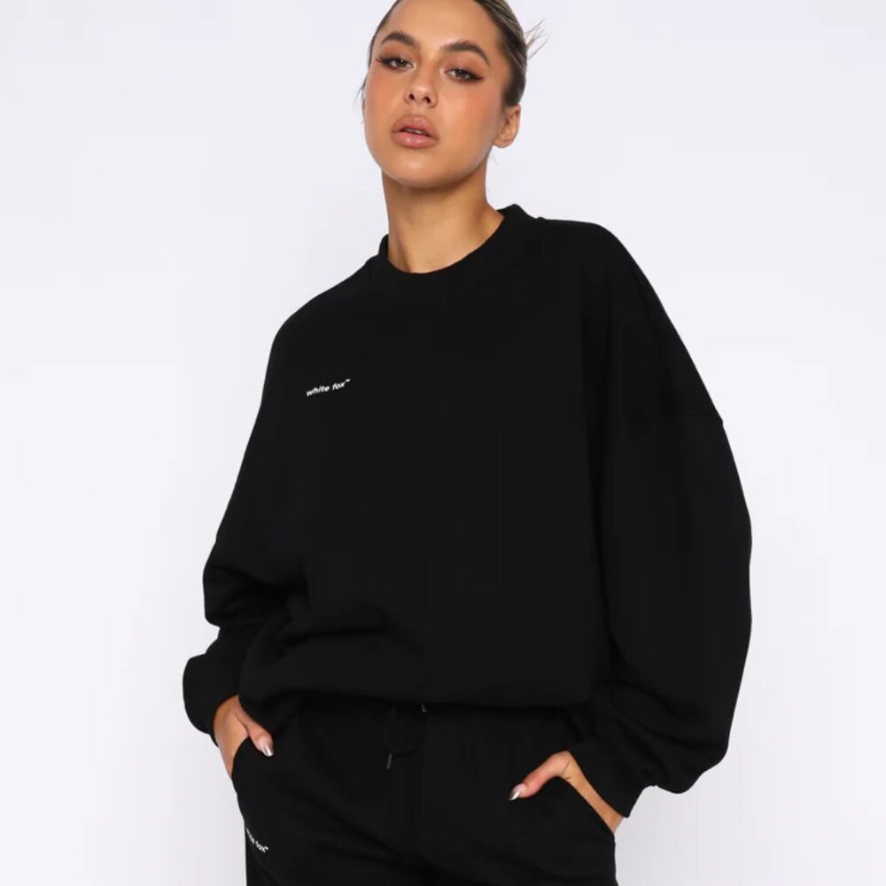 NWT Own The Moment Sweater White Fox Black